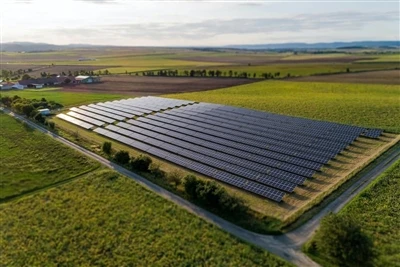 Anbrase Solèy la: Yon vwayaj nan teknoloji enèji solè