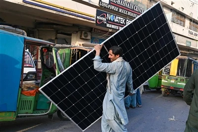 Pakistan amann konpayi koki ₨ 111 milya dola pou solè panèl enpòte fwod